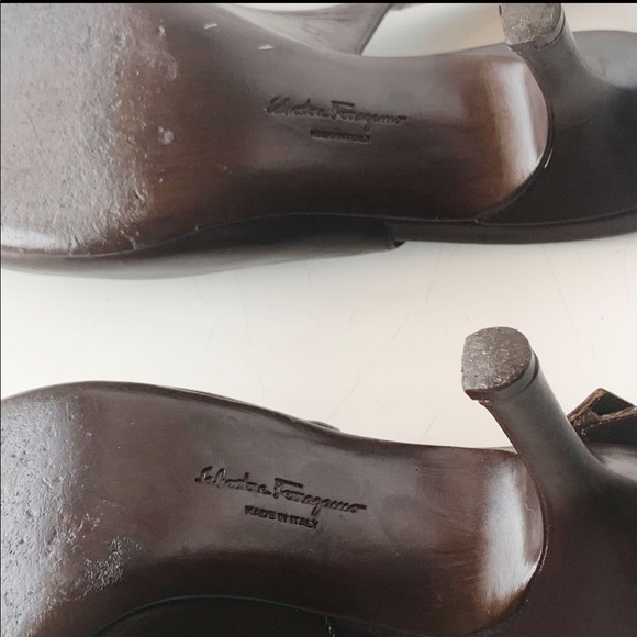 SALVATORE FERRAGAMO Slingback leather Rhinestone Pin Detail - Picture 7 of 9